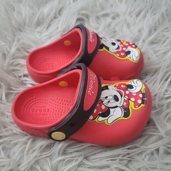 Toddler Girl Red Minnie Mouse Crocs - Picture 5 of 6
